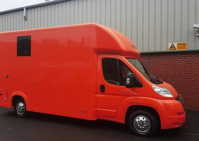 Aeos QV ST4.5 horsebox in Orange