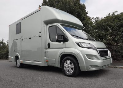 Aeos 3.5 tonne Compact horsebox in light silver