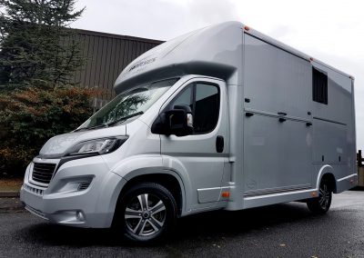 Aeos 3.5 tonne Compact horsebox in metallic silver