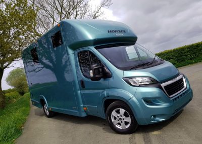 Aeos 3.5 tonne Compact horsebox in metallic green blue