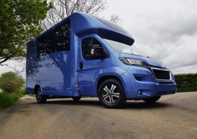 Aeos 3.5 tonne Compact horsebox in mid metallic blue