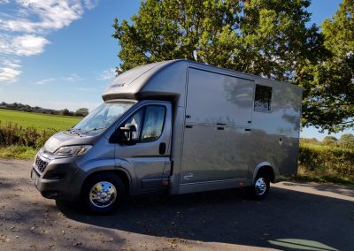 Aeos QV 4.5 horsebox in metallic grey