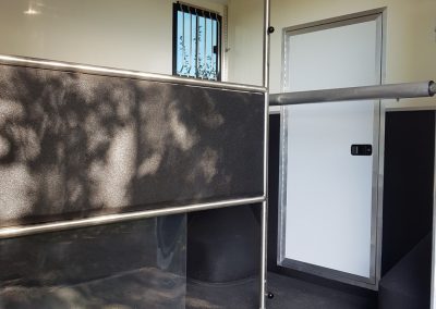 Aeos QV 4.5 tonne horsebox - bespoke partition layout