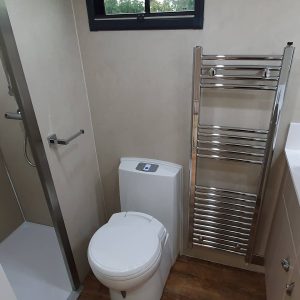 Helios HGV - shower and toilet