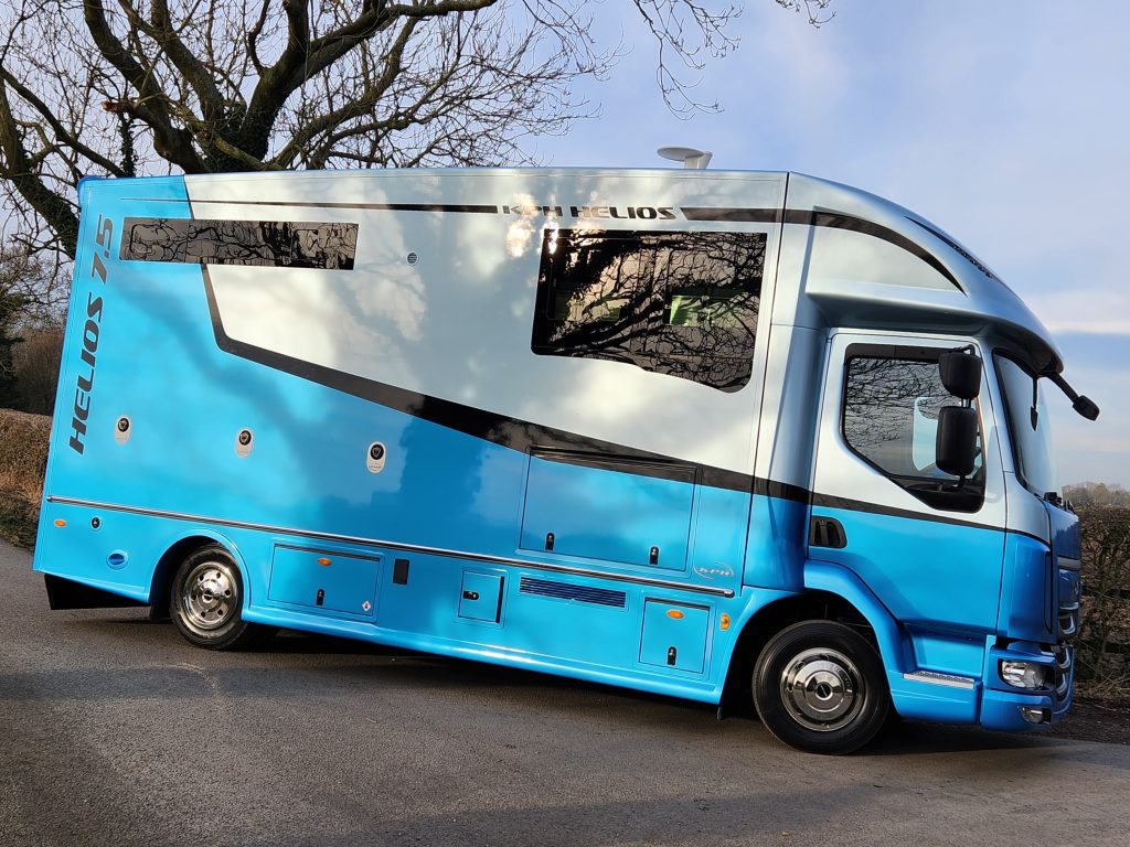 Helios 7.5 two tone horsebox