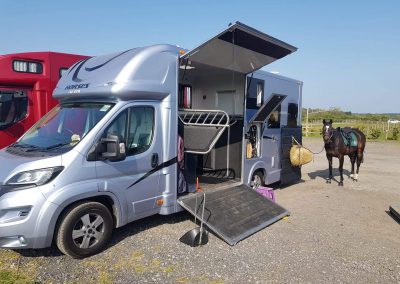 Aeos horsebox in use