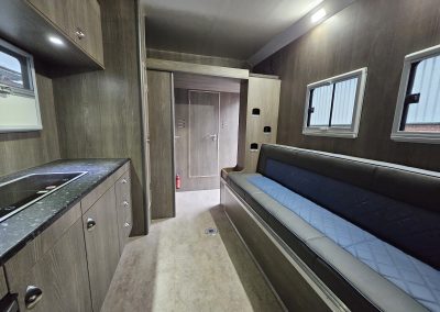 Helios HGV 12 tonne KPH horsebox - living area