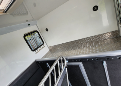 Aeos Freedom 45 Horsebox - horse partition