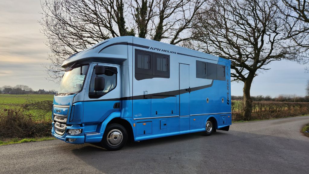 Helios 75 horsebox