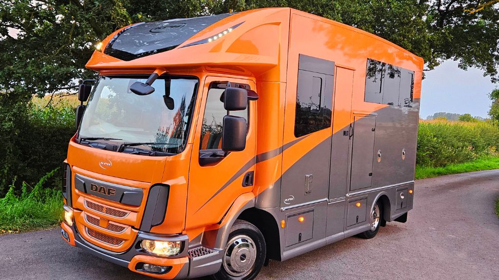 Helios Compact 75 horsebox