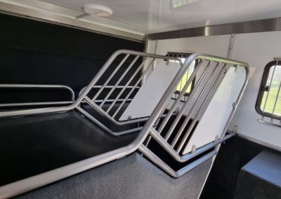 KPH Helios 75 horsebox 2023 - Horse stalls