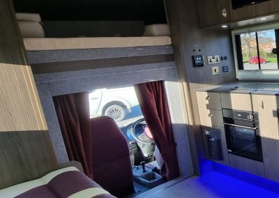 KPH Helios 75 horsebox 2023 - Living and overhead bed