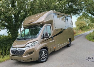 Aeos QV ST 45 - Stallion stall horsebox