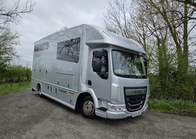 Helios 75 horsebox in silver