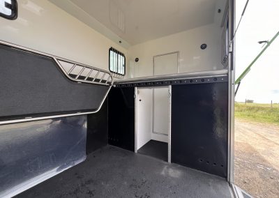 Aeos Discovery 45 - horse area with stainless steel partition