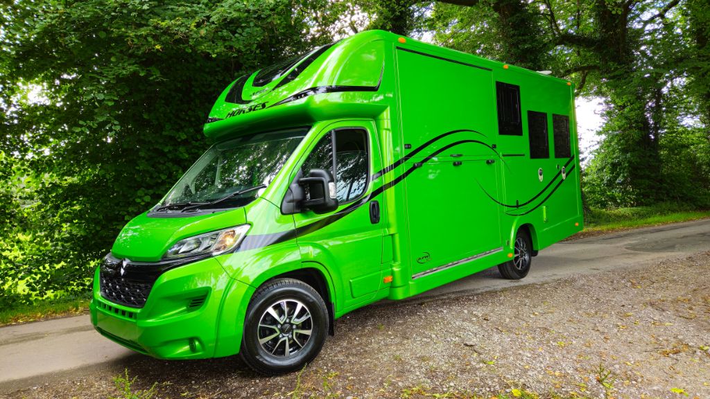 Aeos Discovery 45 Emerald - 4.5 tonne horsebox