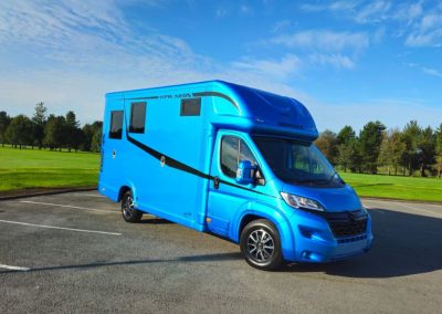 Aeos Edge 45 horsebox in metallic blue - front view