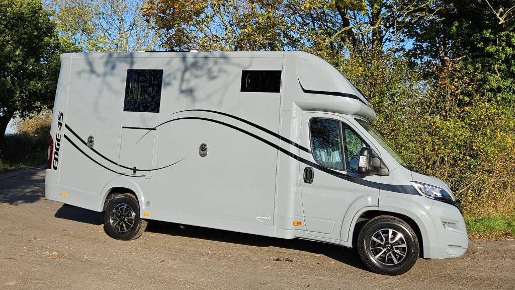 Aeos Edge 45 by KPH Horseboxes