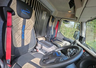 KPH dog gate in Helios horsebox cab